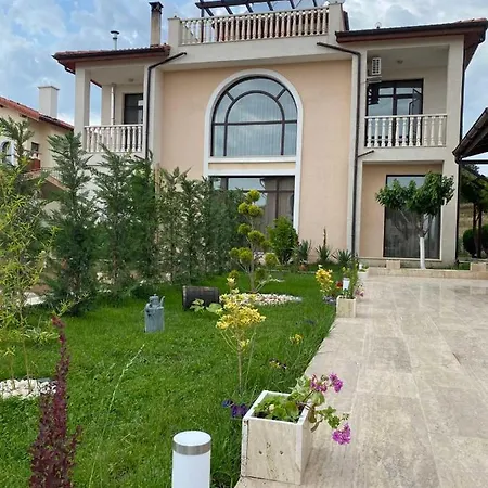 Villa Инни Парк - Вили Вяра , Надежда И Любов