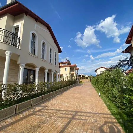 Инни Парк - Вили Вяра , Надежда И Любов Villa Sunny Beach