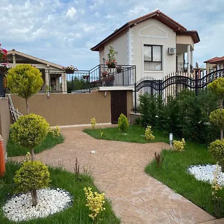 Луксозна вила ИННИ ПАРК - вили ВЯРА , НАДЕЖДА и ЛЮБОВ *