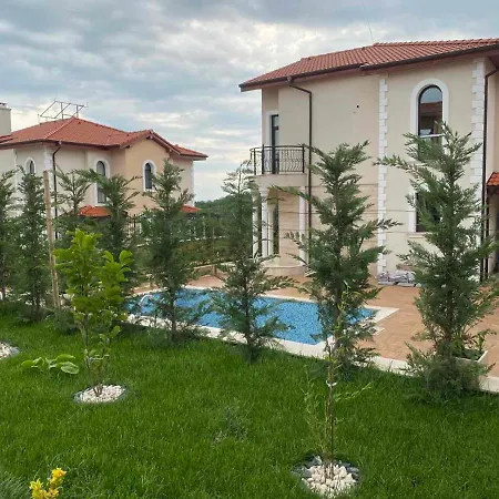 ИННИ ПАРК - вили ВЯРА , НАДЕЖДА и ЛЮБОВ Слънчев бряг